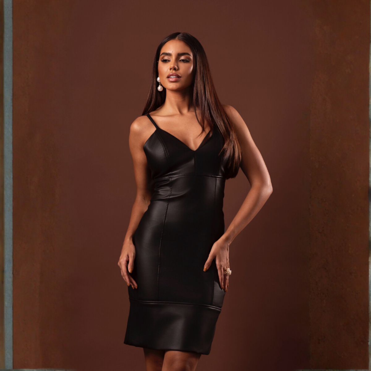 VESTIDO DE COURO