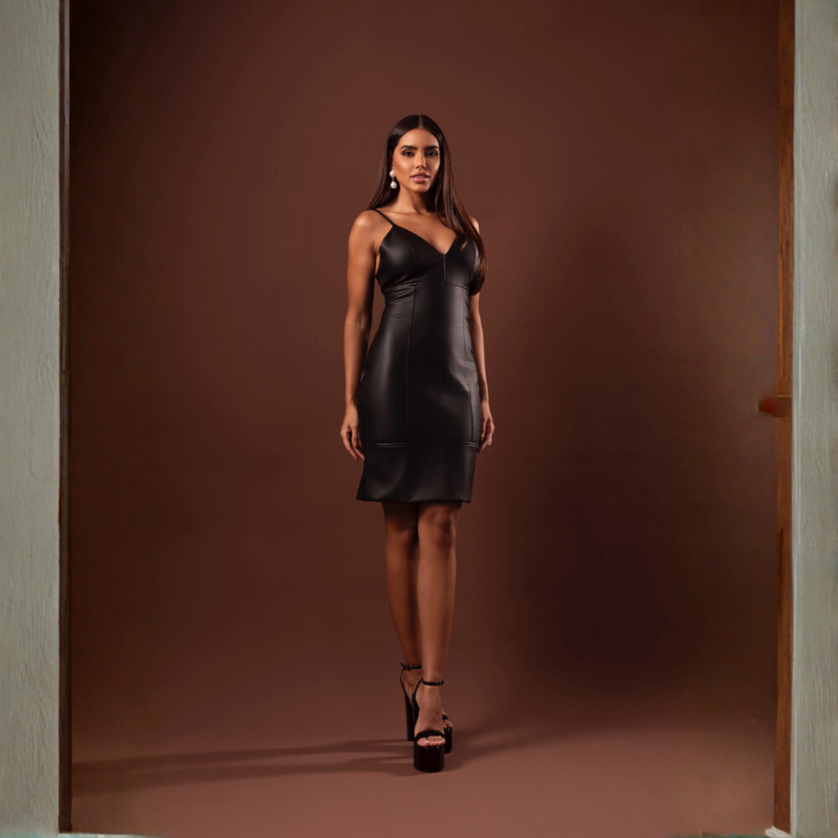 VESTIDO DE COURO
