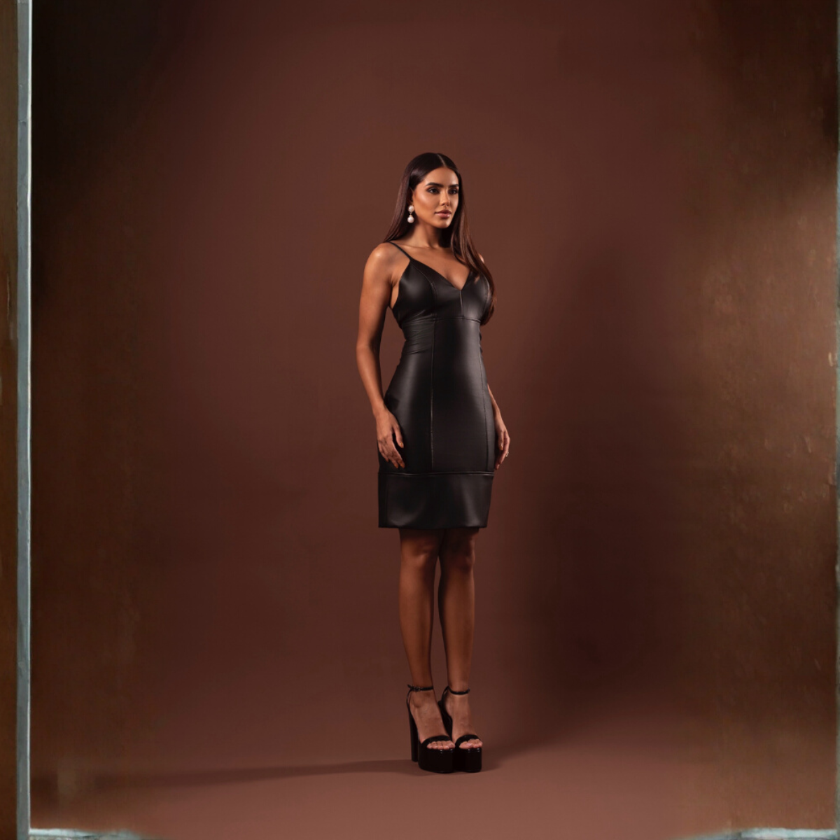VESTIDO DE COURO